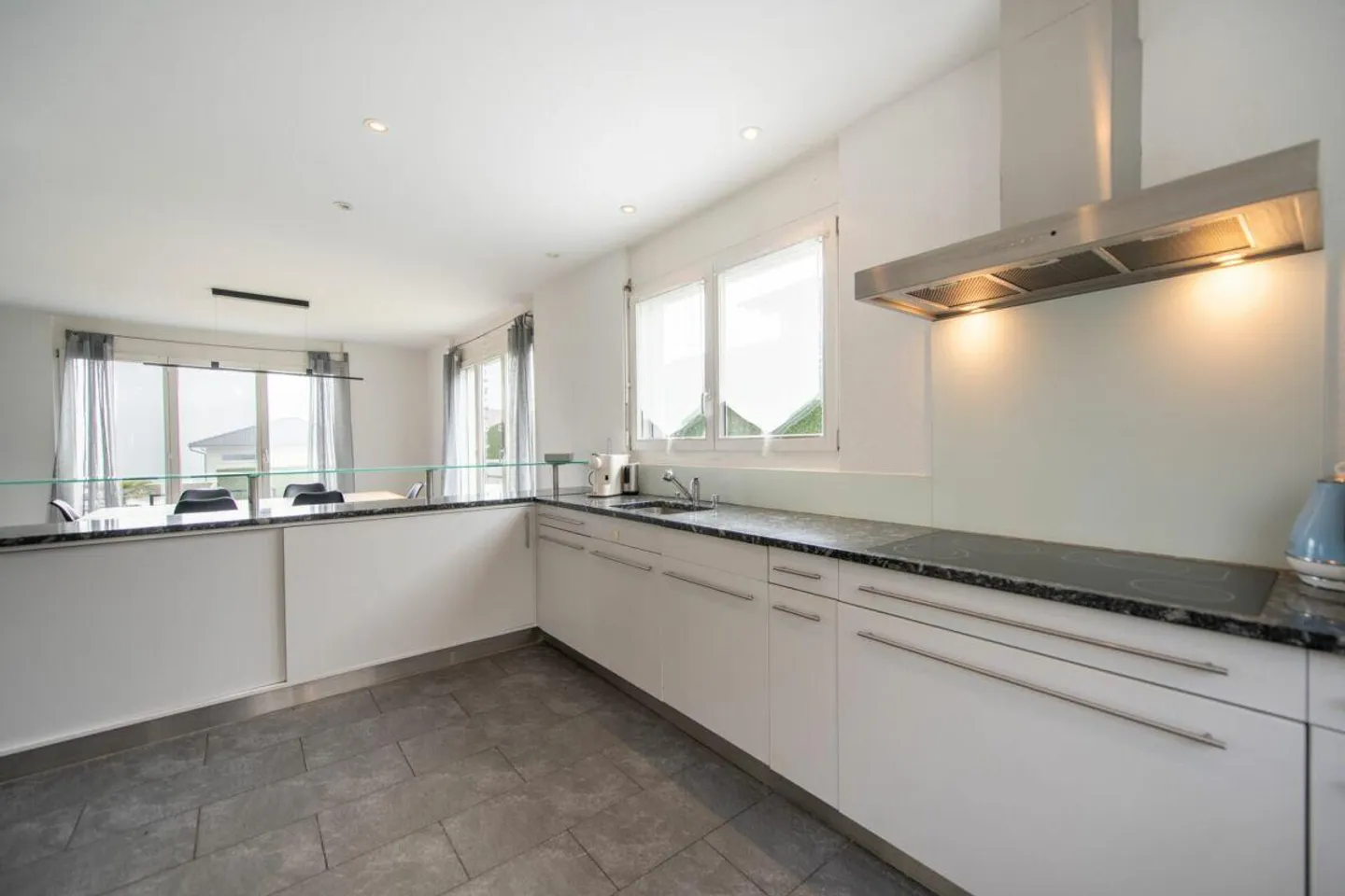 La tua nuova felicità domestica: Casa moderna con giardino spazioso - Foto 3 di 27