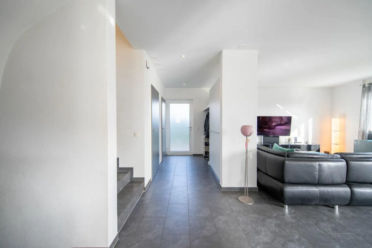 La tua nuova felicità domestica: Casa moderna con giardino spazioso - Foto 8 di 27