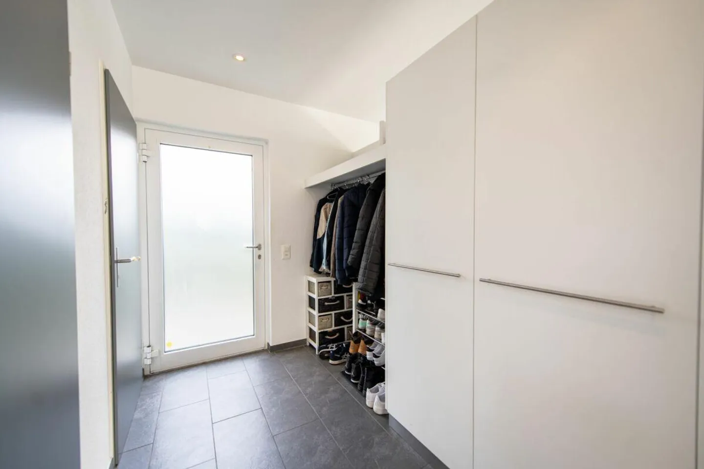 La tua nuova felicità domestica: Casa moderna con giardino spazioso - Foto 9 di 27