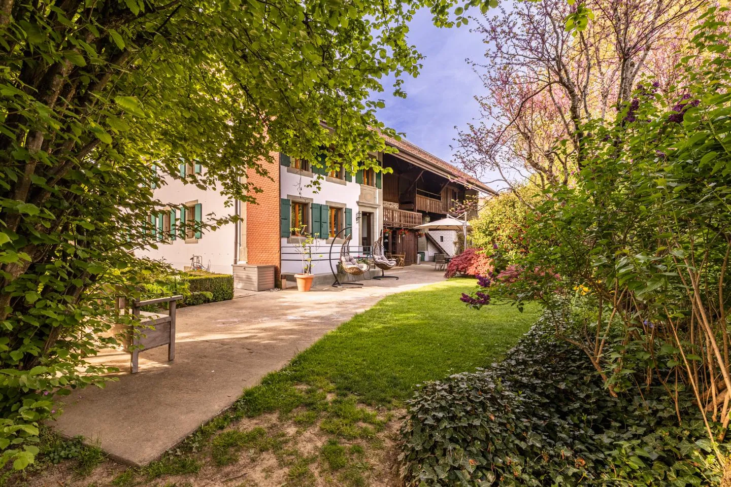 Maison historique avec potentiel d'investissement - Photo 3 sur 13