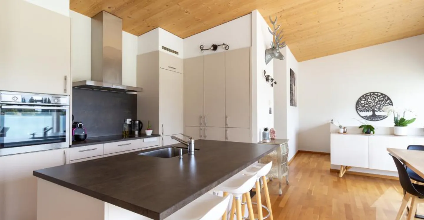 Charming penthouse 5.5 rooms with terrace - Photo 4 of 13