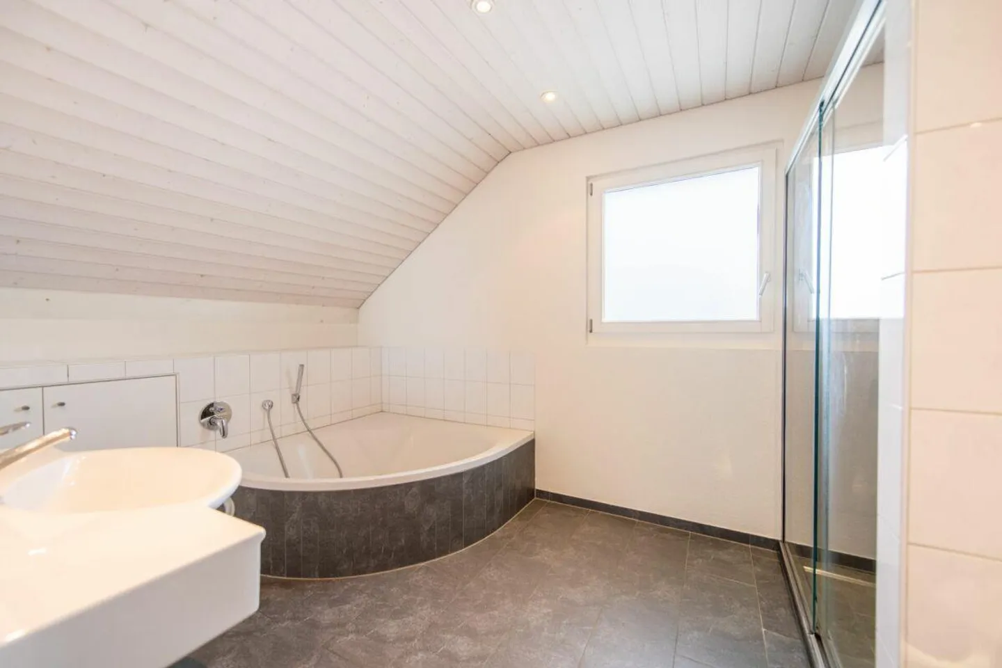 La tua nuova felicità domestica: Casa moderna con giardino spazioso - Foto 14 di 27