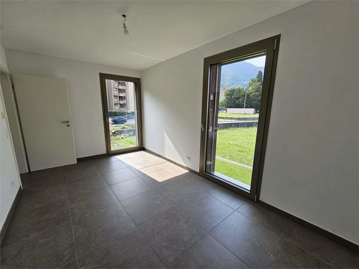 Giubiasco, location nouvelle de 2,5 pièces avec balcon - Photo 9 sur 10