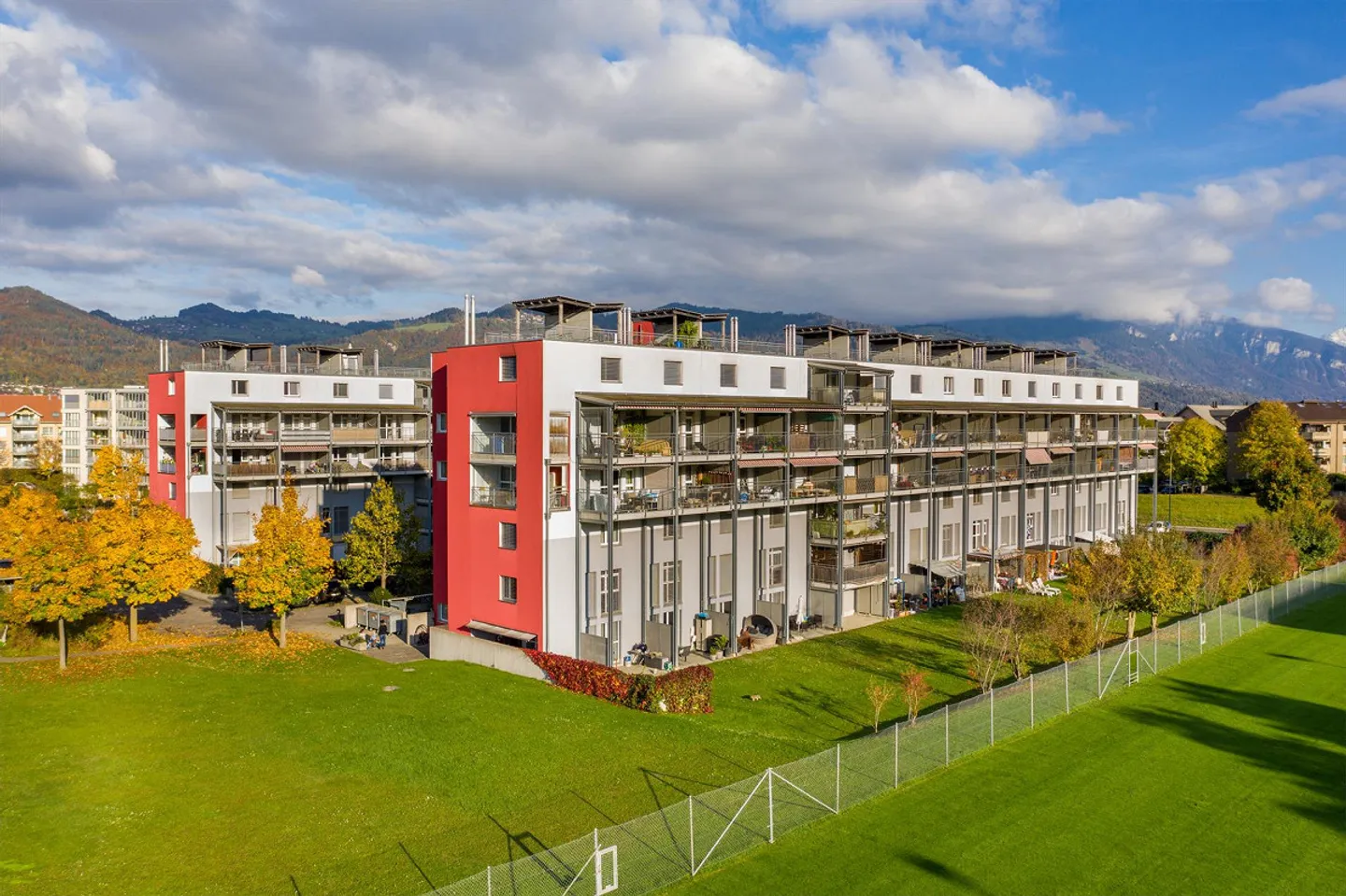 Moderne Maisonettewohnung mit traumhaftem Ausblick auf die Alpen - Photo 2 of 8