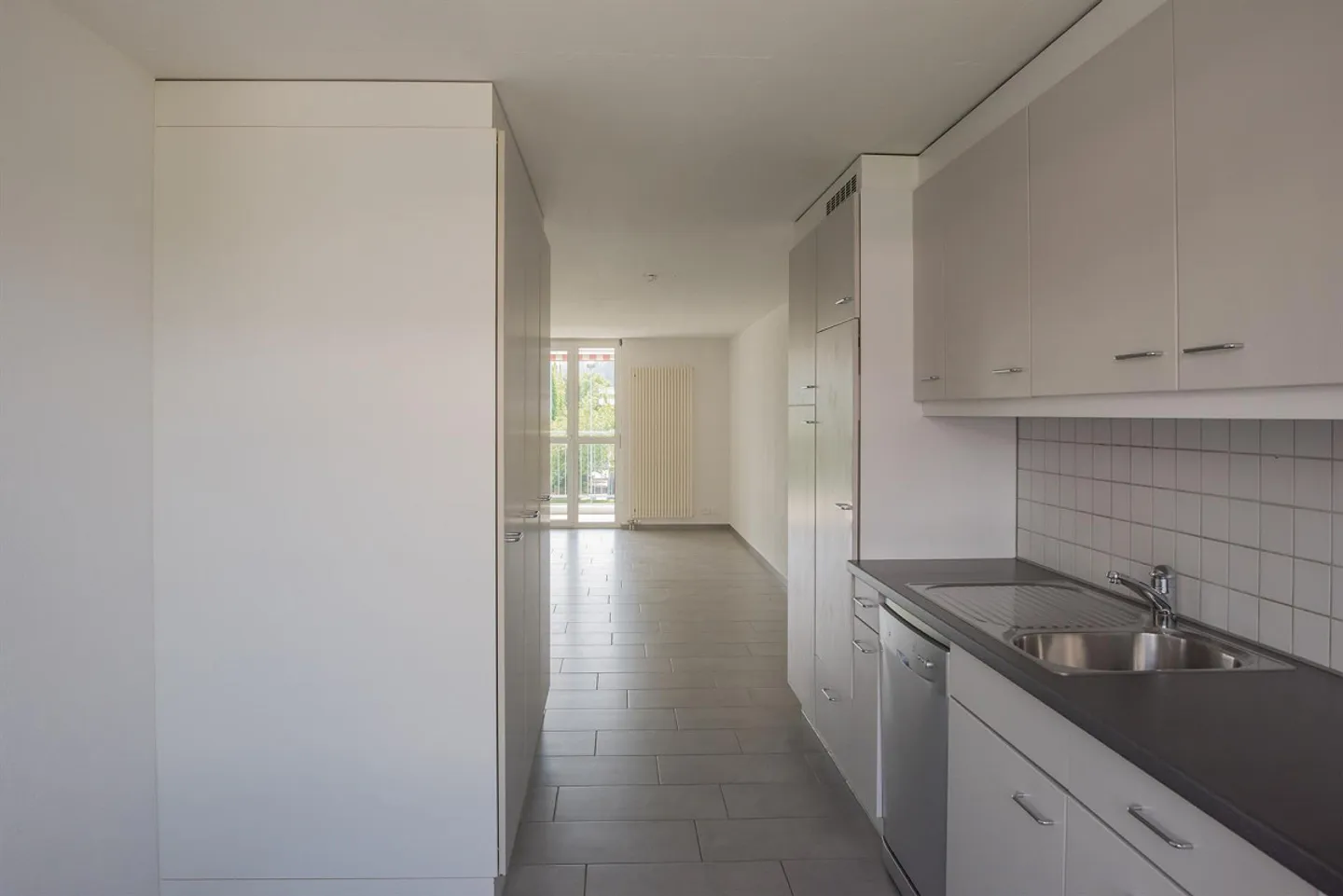 Moderne Maisonettewohnung mit traumhaftem Ausblick auf die Alpen - Photo 3 of 8