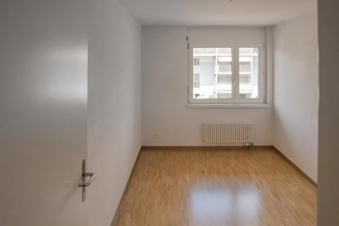 Moderne Maisonettewohnung mit traumhaftem Ausblick auf die Alpen - Photo 5 of 8