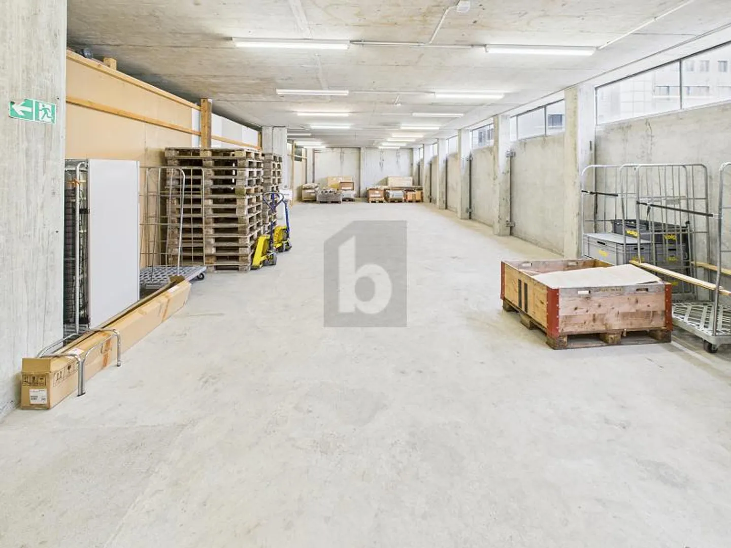 PRAKTISCH UND GUT ANGEBUNDEN - Foto 1 von 4