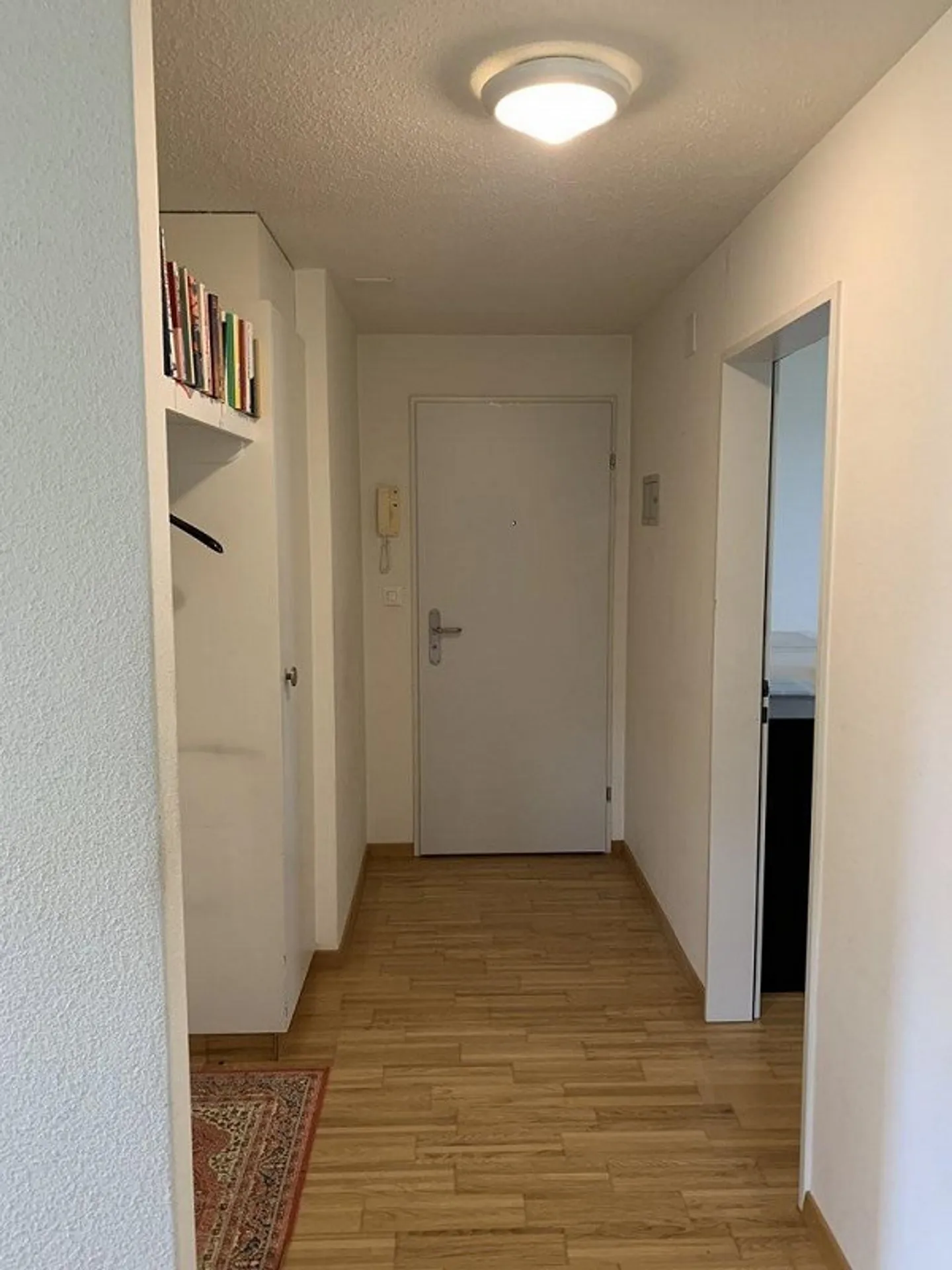 Appartamento soleggiato con balcone - Foto 4 di 10