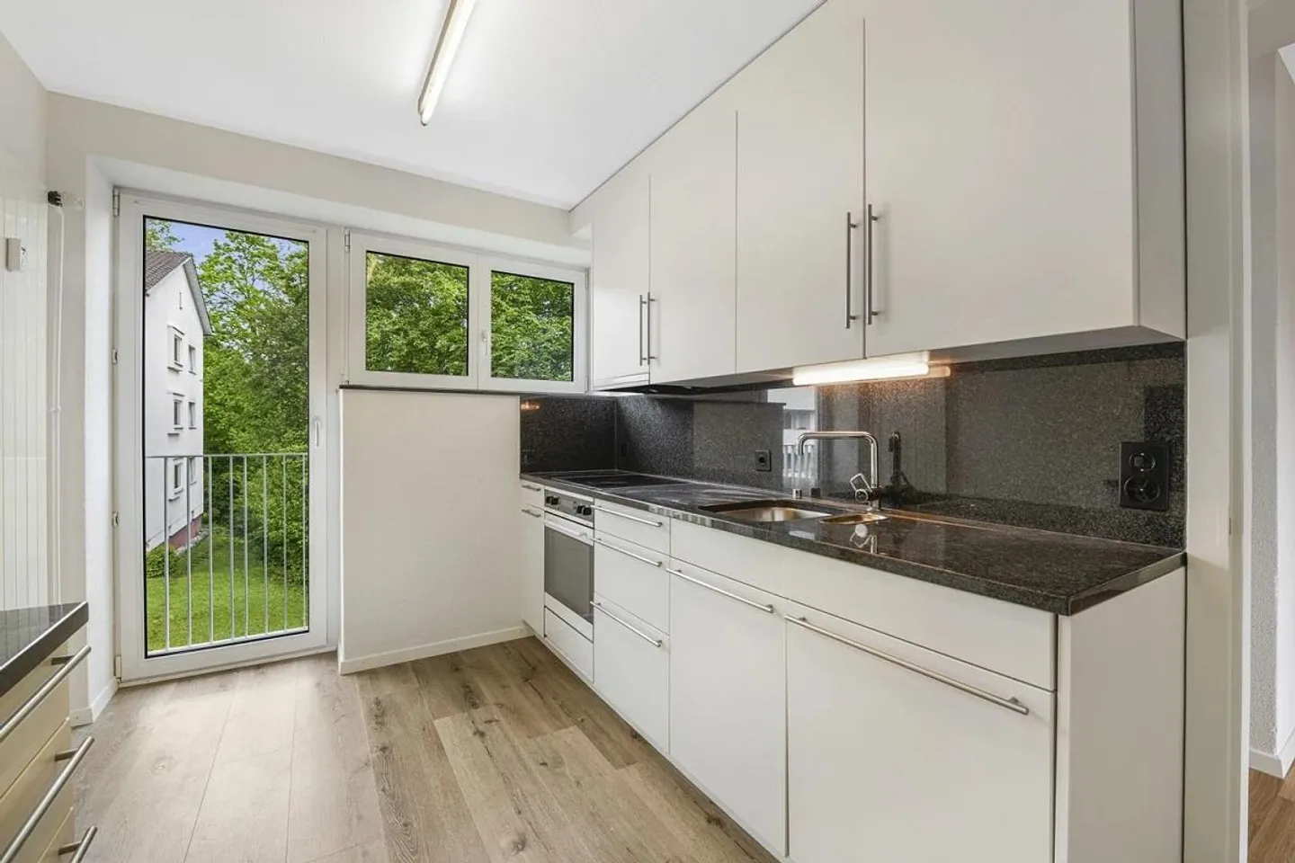Sunny 5-room apartment - Photo 1 of 5