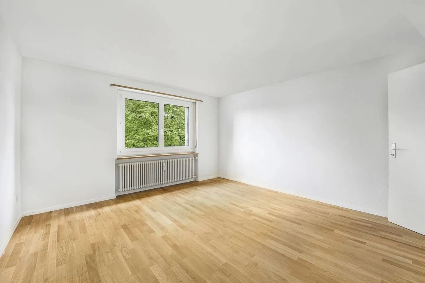 Sunny 5-room apartment - Photo 4 of 5