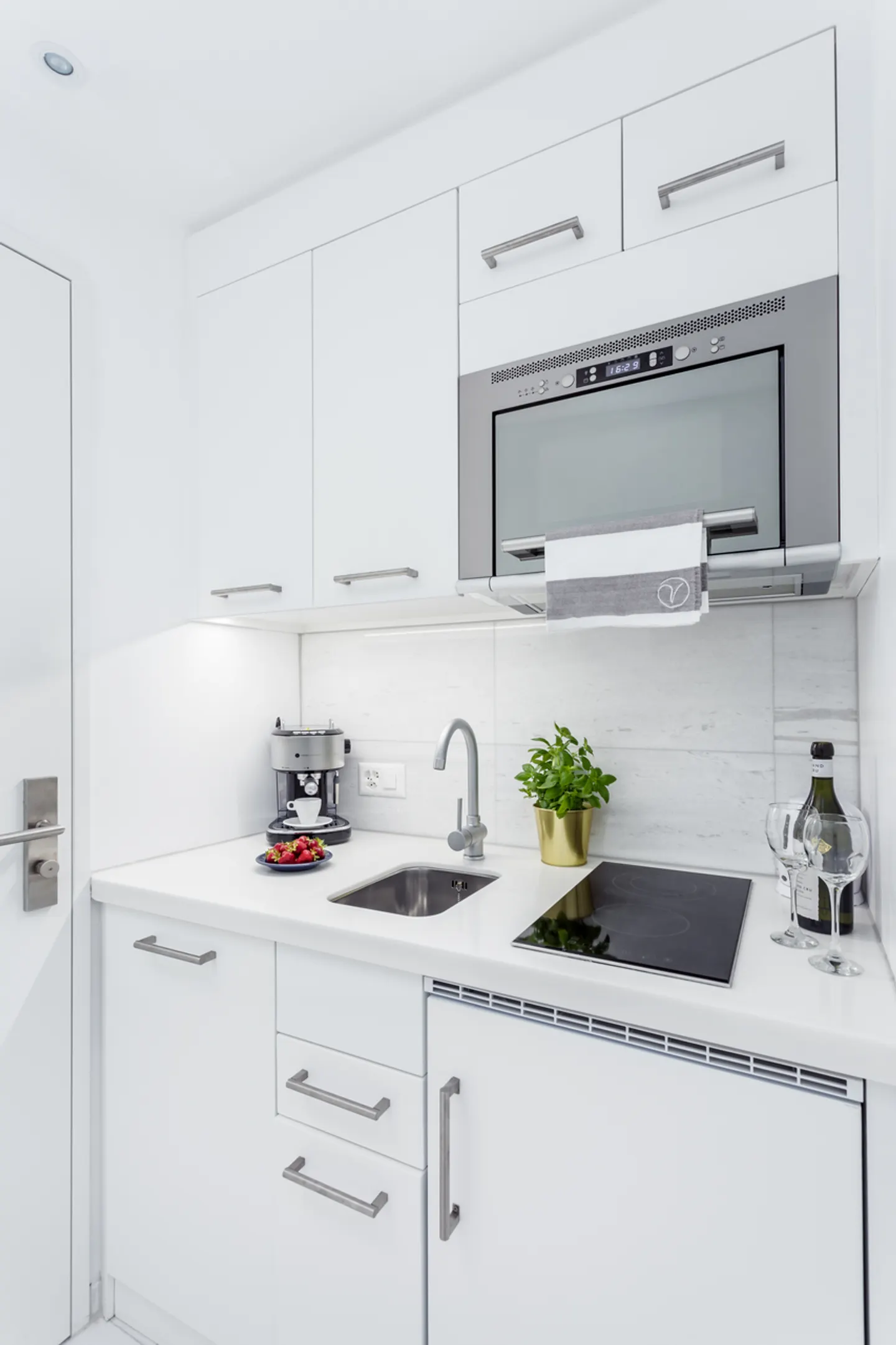 Modern Studio Near Lake Geneva - Photo 2 of 4