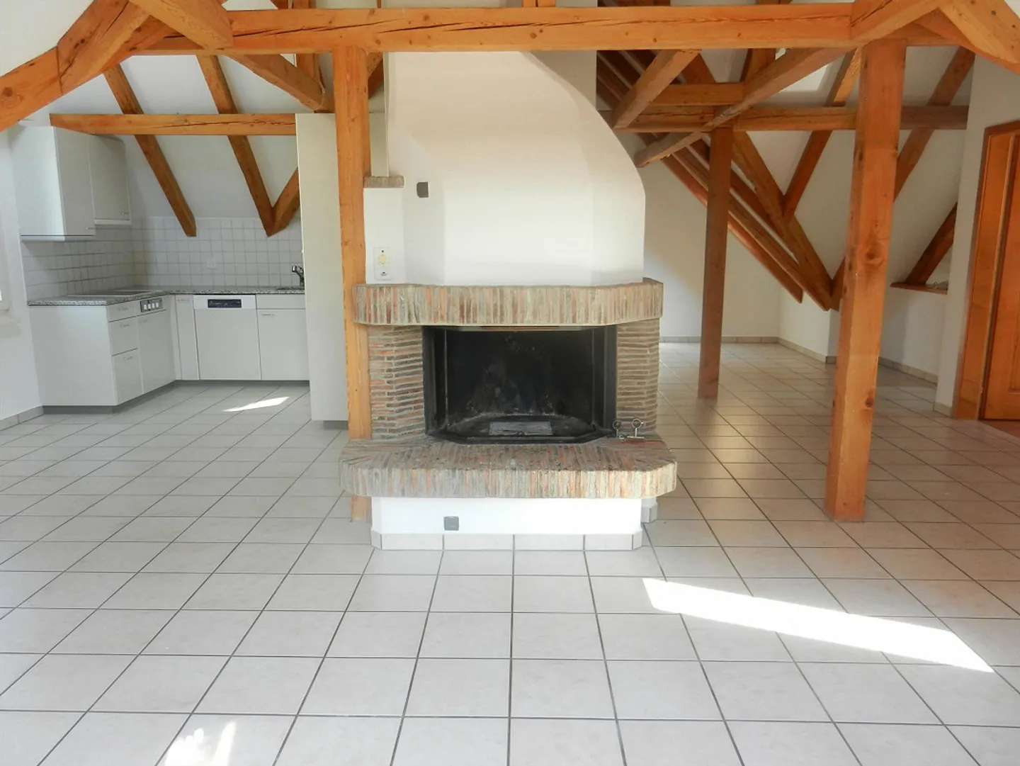 Appartement sous les combles 3,5 pièces (2ème étage) avec belle vue - Photo 1 sur 7