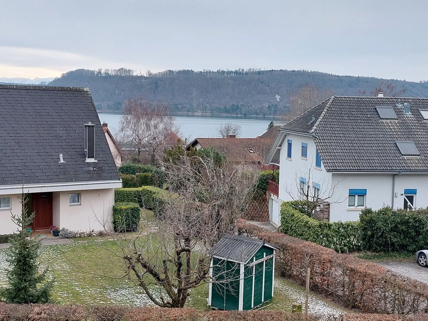 Großes Haus mit Blick auf den See und Entwicklungsmöglichkeiten - Foto 4 von 13