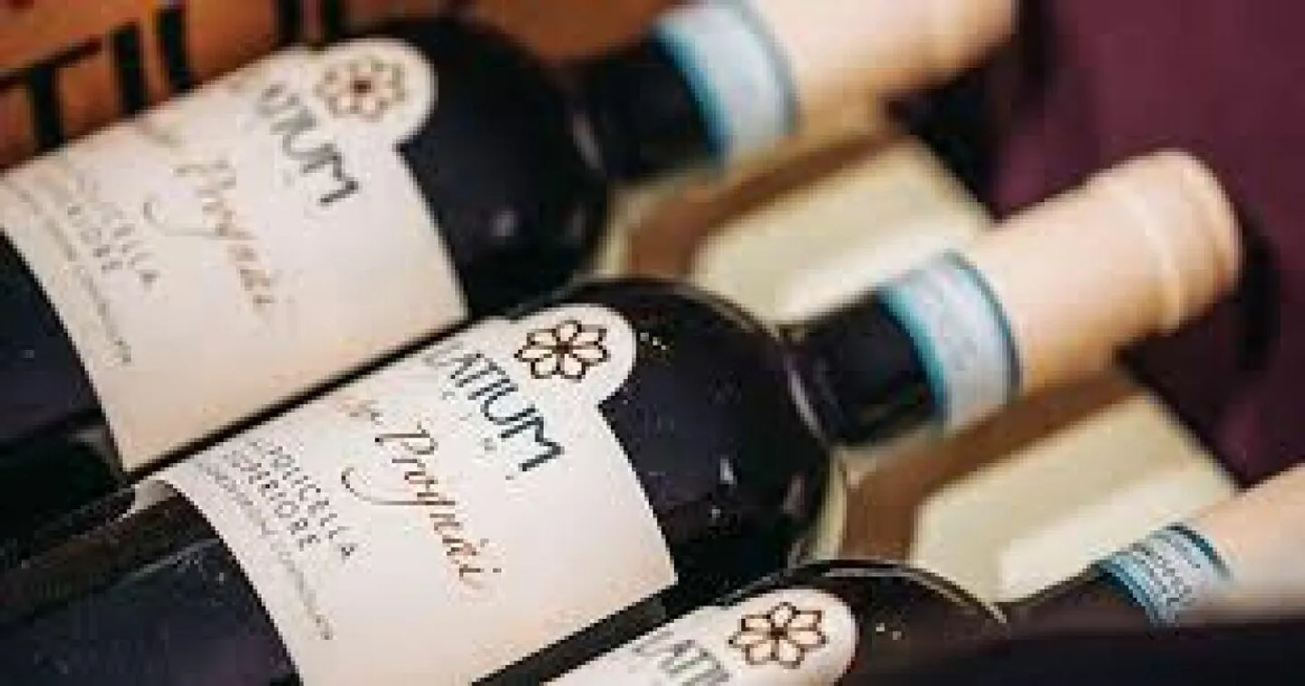 Rivendita di bevande e vini di successo con attività di eventi - Foto 1 di 8