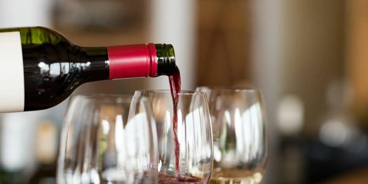 Rivendita di bevande e vini di successo con attività di eventi - Foto 3 di 8