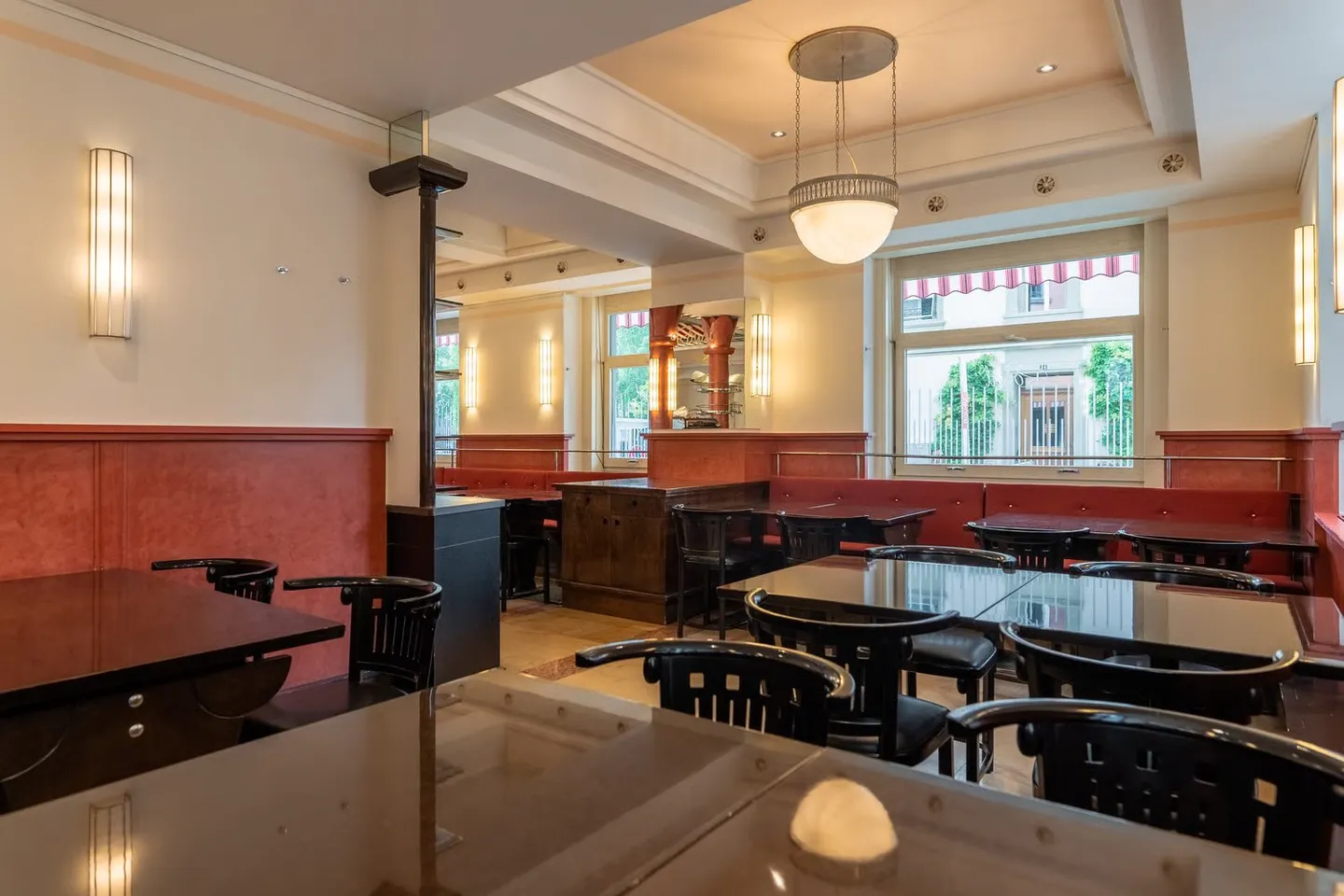 Restaurant pour locataire innovant, dans un emplacement ensoleillé et central - Photo 11 sur 28