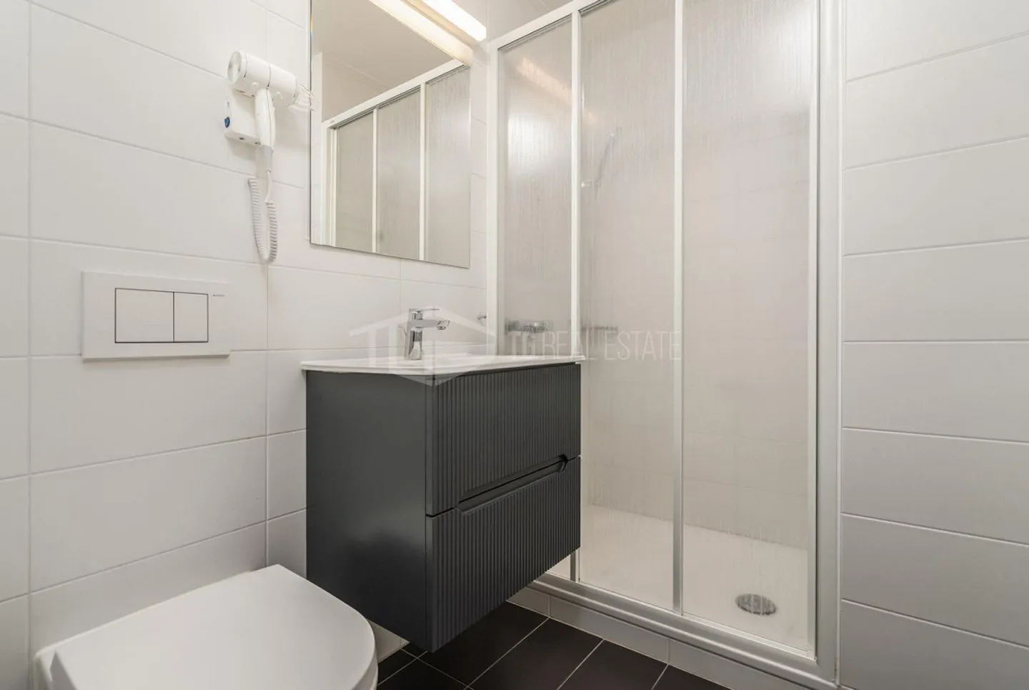 ELEGANT 2.5 ROOM APARTMENT IN THE HEART OF LUGANO - Photo 9 of 9
