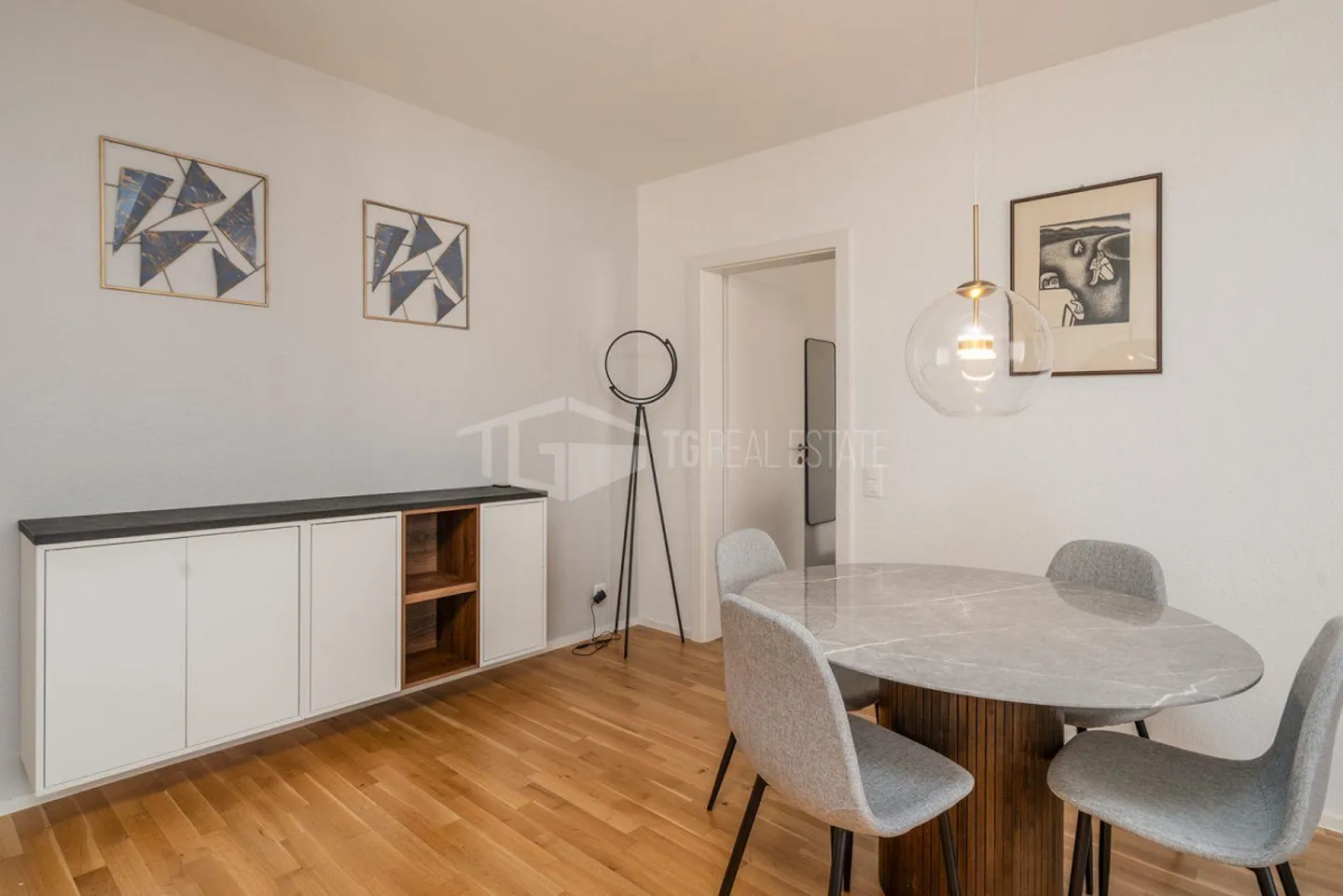 ELEGANT 2.5 ROOM APARTMENT IN THE HEART OF LUGANO - Photo 6 of 9