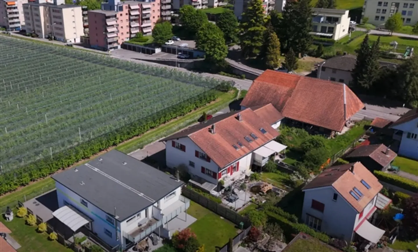 Charmante maison à Busswil avec un potentiel d'utilisation polyvalent près du lac - Photo 1 sur 15