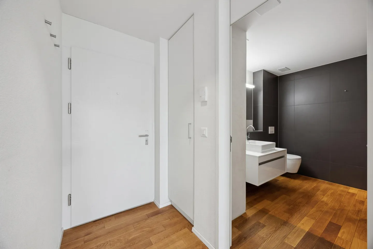 Exclusive 3.5-room condominium with parking space - Photo 4 of 15