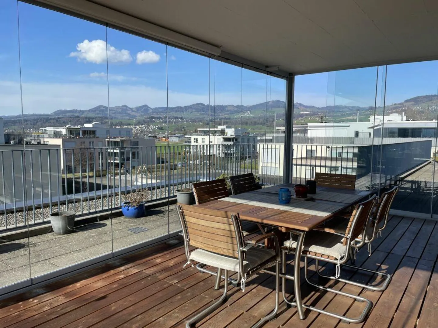 3.5-Zimmer-Attikawohnung mit beeindruckender 115 m² Terrasse & herrlicher Aussicht - Foto 3 di 12
