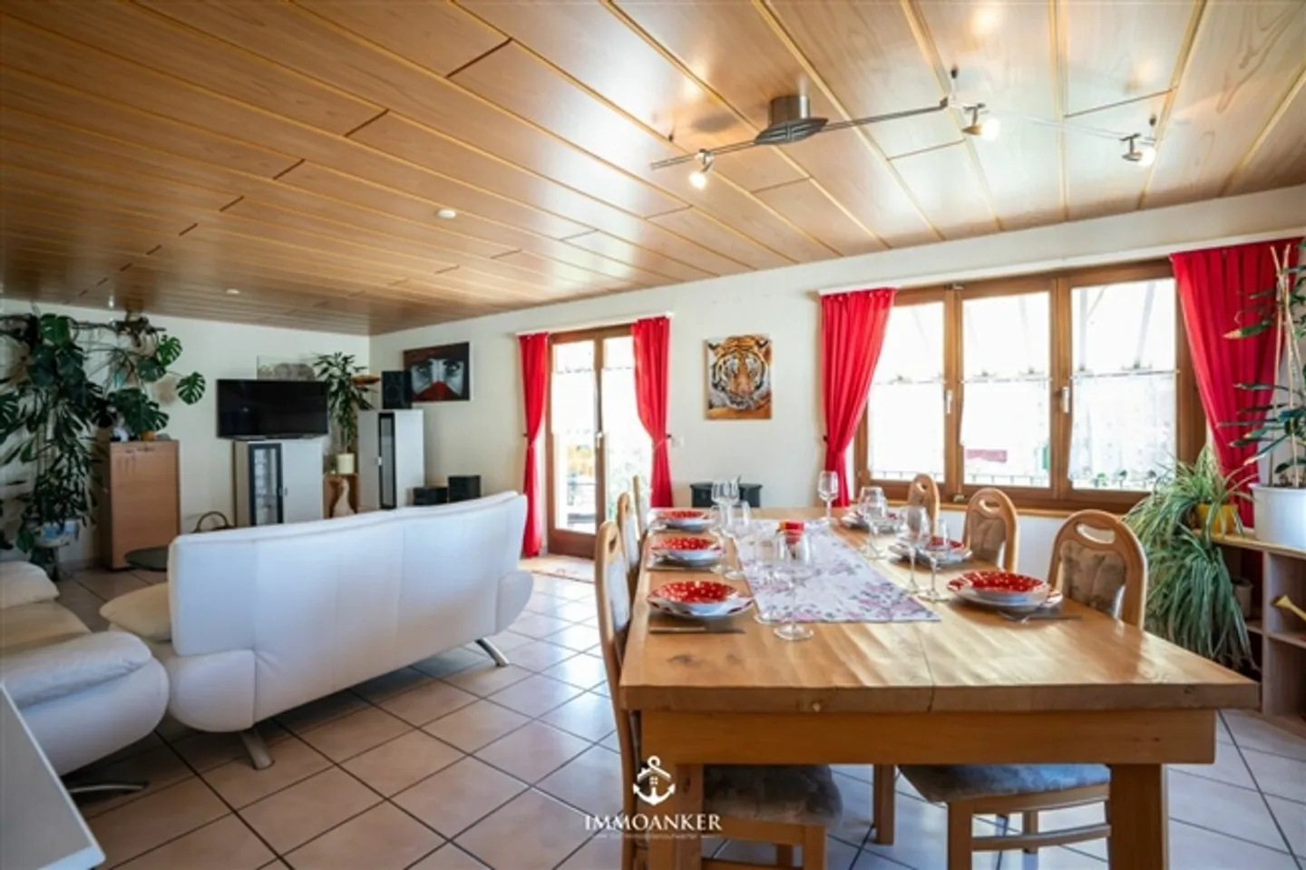 Charmante maison à Busswil avec un potentiel d'utilisation polyvalent près du lac - Photo 8 sur 15