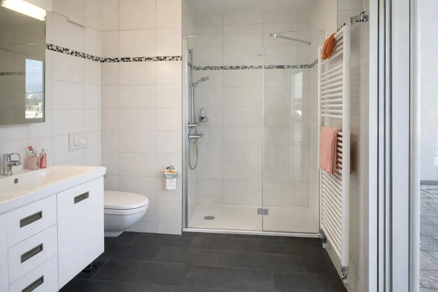 3.5-Zimmer-Attikawohnung mit beeindruckender 115 m² Terrasse & herrlicher Aussicht - Foto 11 di 12