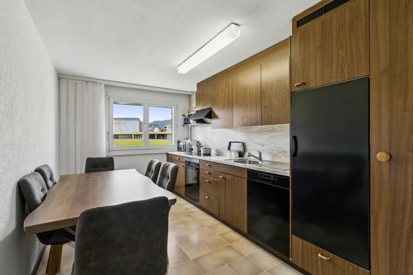 Appartement Charmant avec Vue sur Montagne - Photo 4 sur 13