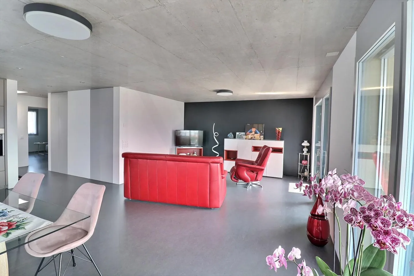 Prächtiges 3.5-Zimmer-Attikapartment im Herzen von Bulle mit Blick auf die Préalpes - Foto 2 von 11