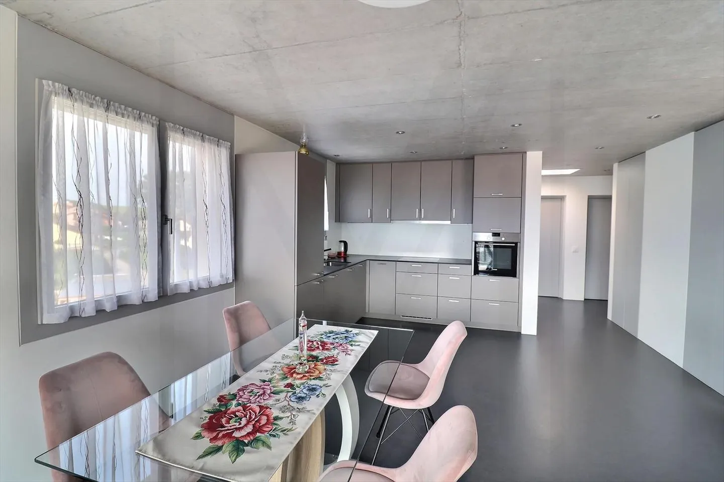 Prächtiges 3.5-Zimmer-Attikapartment im Herzen von Bulle mit Blick auf die Préalpes - Foto 3 von 11