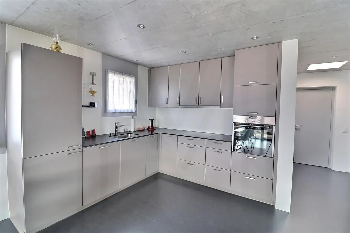Prächtiges 3.5-Zimmer-Attikapartment im Herzen von Bulle mit Blick auf die Préalpes - Foto 4 von 11