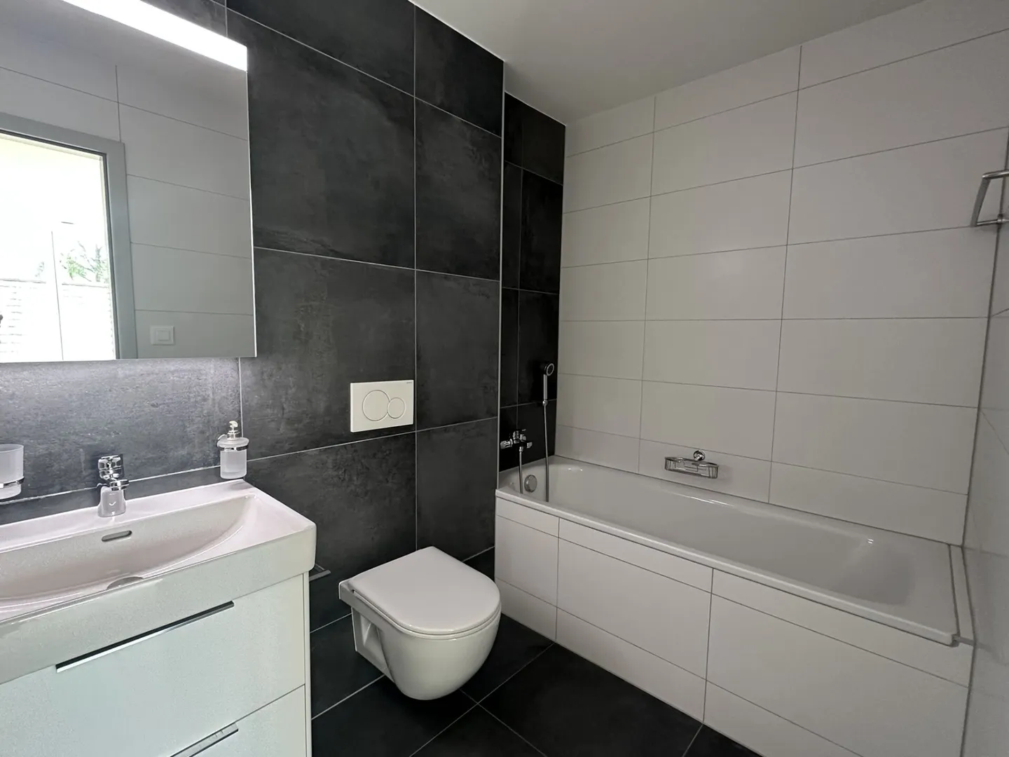Beautiful modern 4.5-room apartment on the 1st floor - Rue de l'Épervier 3A, Cernier - Photo 9 of 14