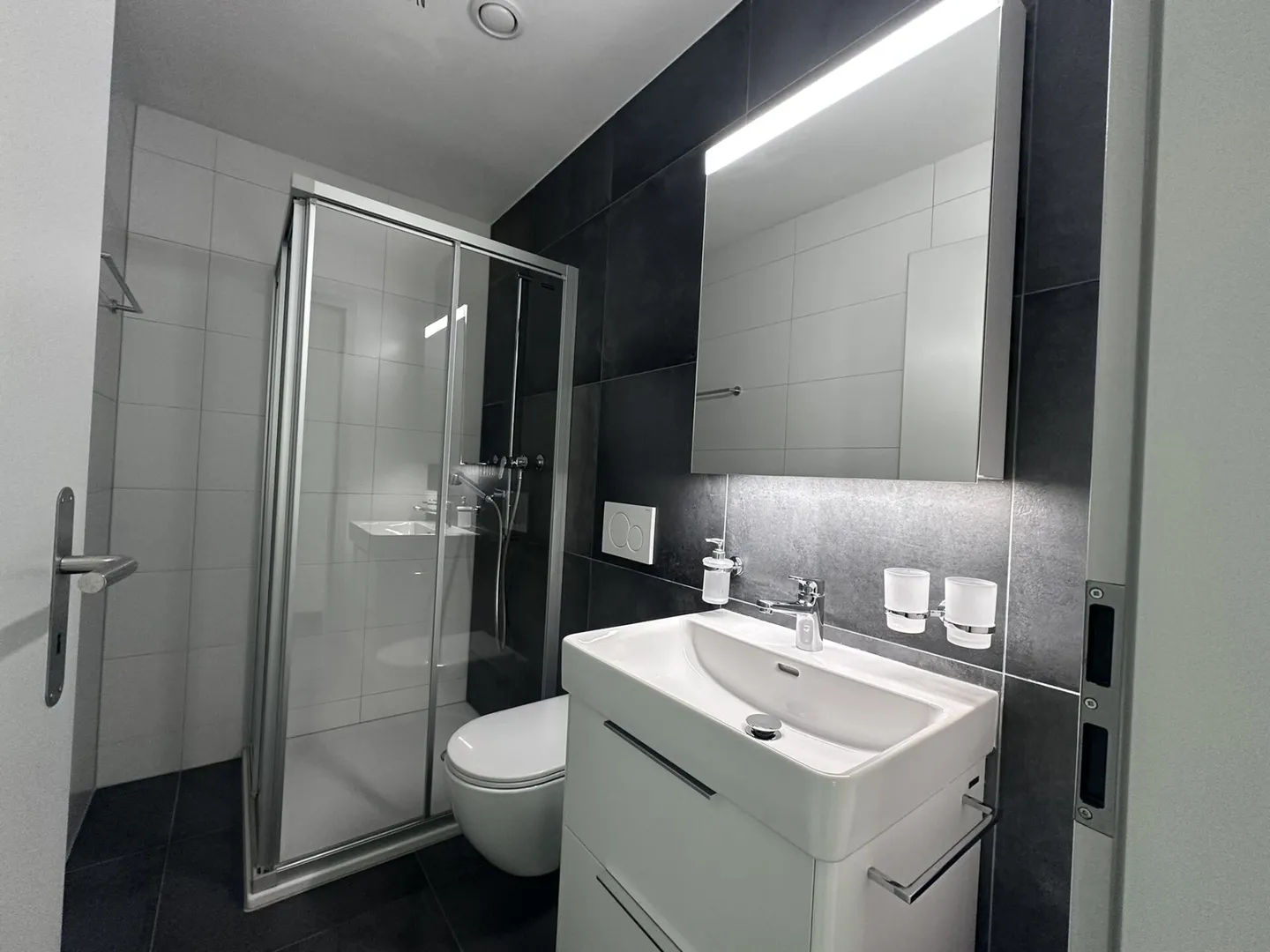 Beautiful modern 4.5-room apartment on the 1st floor - Rue de l'Épervier 3A, Cernier - Photo 10 of 14
