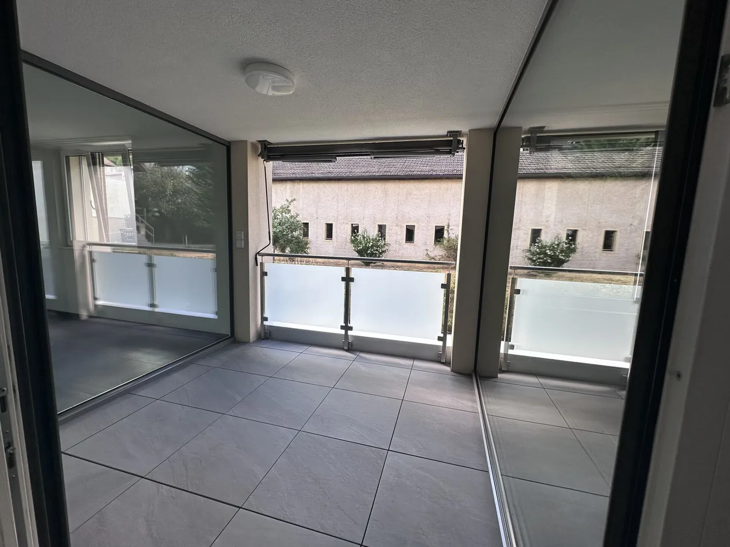 Beautiful modern 4.5-room apartment on the 1st floor - Rue de l'Épervier 3A, Cernier - Photo 12 of 14