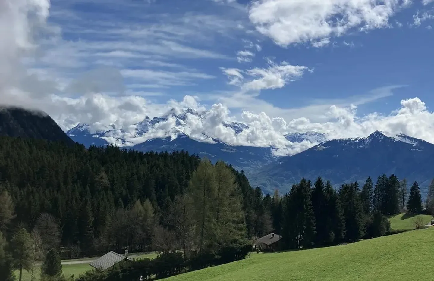 Magnifica casa indipendente con 2 appartamenti in vendita a Corbeyrier - Foto 2 di 5