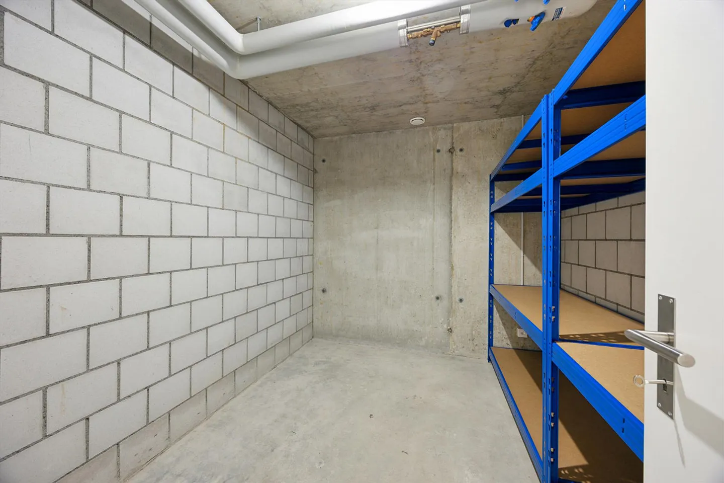 Exclusive 3.5-room condominium with parking space - Photo 10 of 15