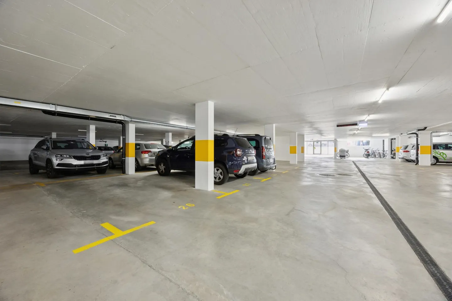 Exclusive 3.5-room condominium with parking space - Photo 11 of 15