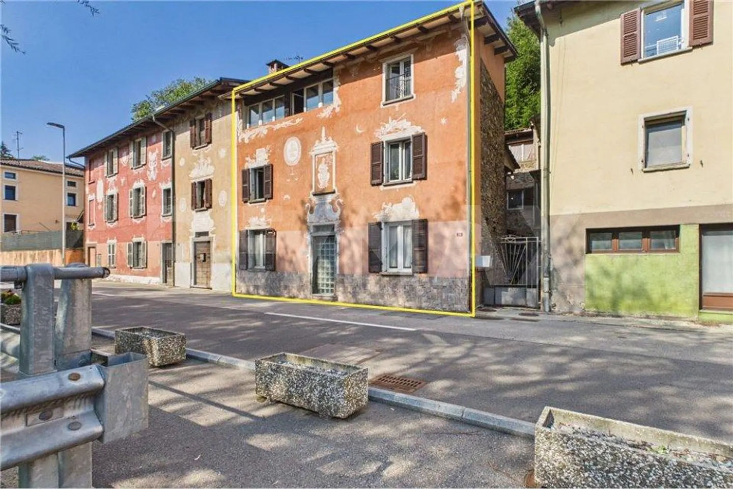 Maison jumelée avec appartements indépendants et connexion interne - Photo 1 sur 13