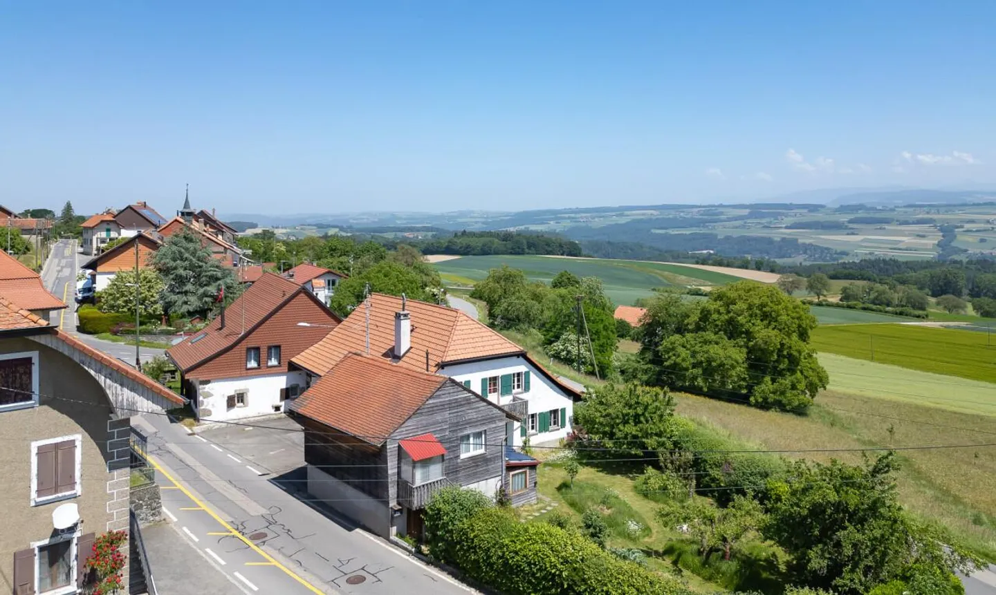 Casa di carattere con 3 appartamenti, giardino e vista - alto potenziale - Foto 4 di 11