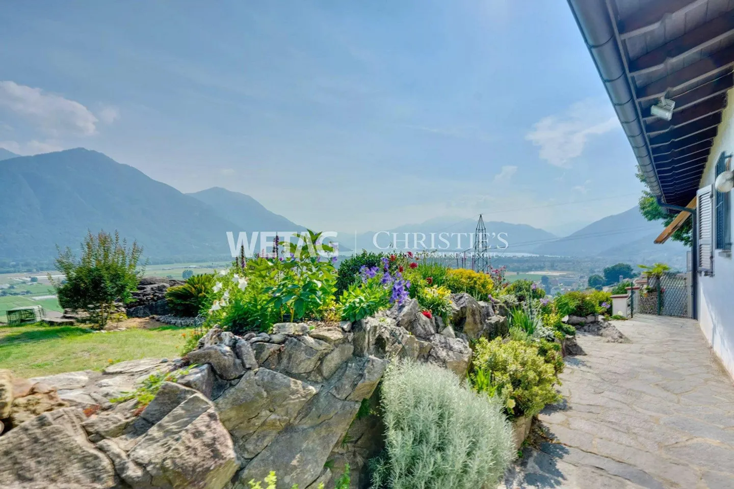 Riazzino?Lavertezzo : Villa méditerranéenne avec grand jardin et piscine extérieure à vendre - Photo 3 sur 13