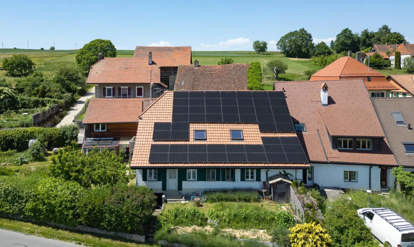 Casa di carattere con 3 appartamenti, giardino e vista - alto potenziale - Foto 1 di 11