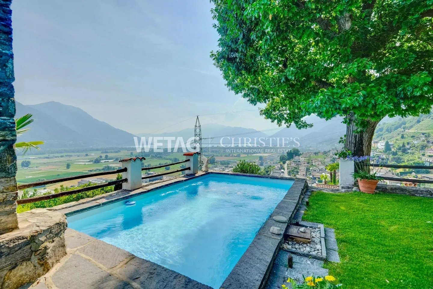 Riazzino?Lavertezzo : Villa méditerranéenne avec grand jardin et piscine extérieure à vendre - Photo 9 sur 13