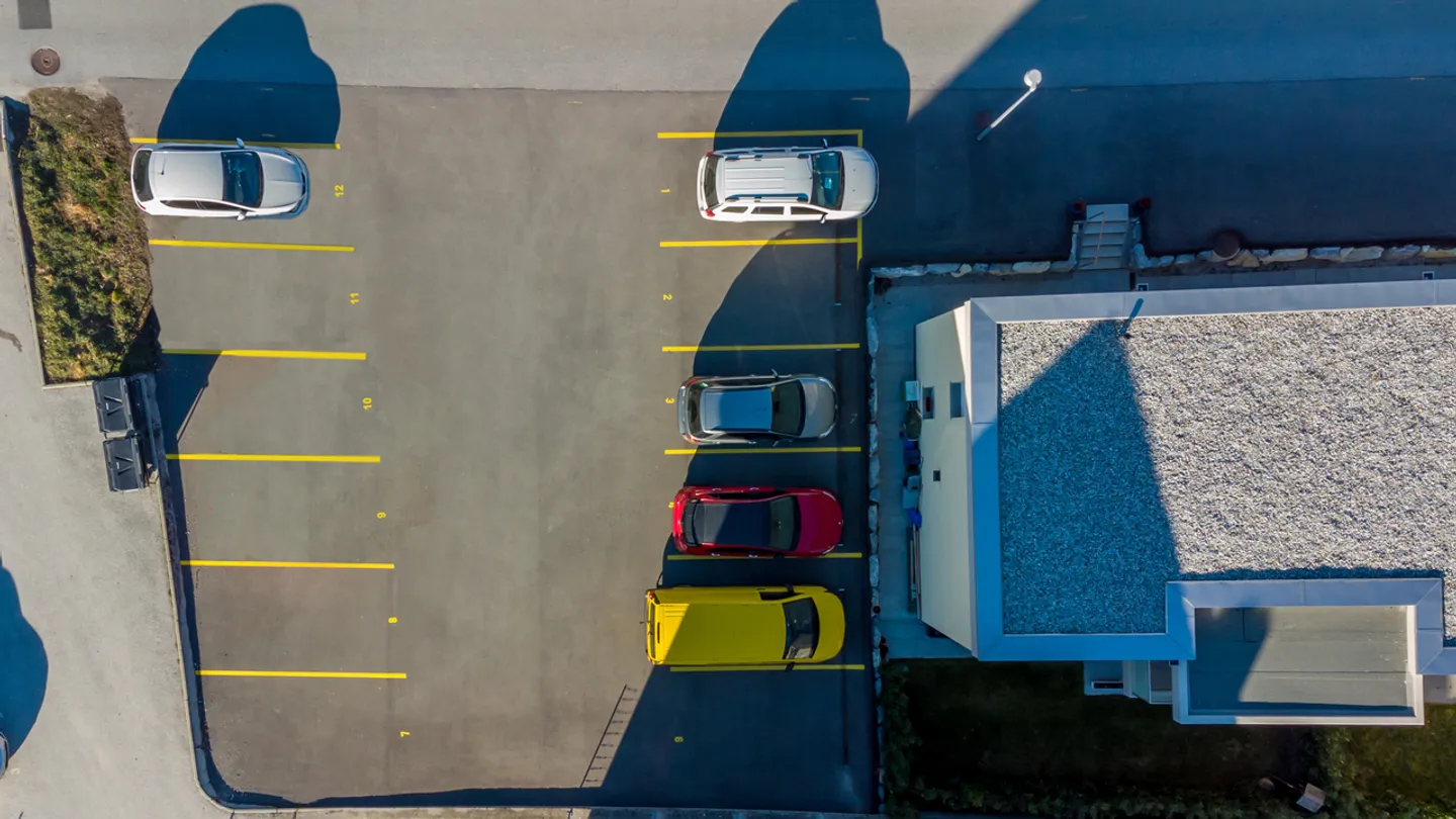 FOR RENT OUTDOOR PARKING SPACES IN SALQUENEN - SIERRE - Photo 3 of 4