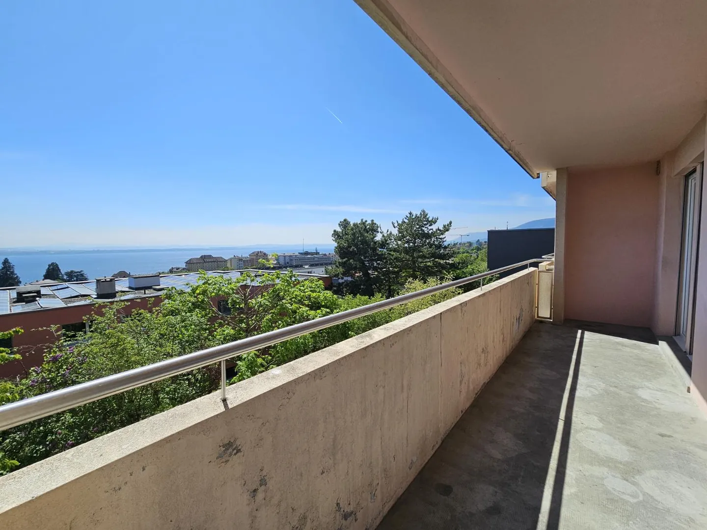 Modernes Studio mit Balkon und atemberaubendem Blick in Neuchâtel - Foto 4 von 7