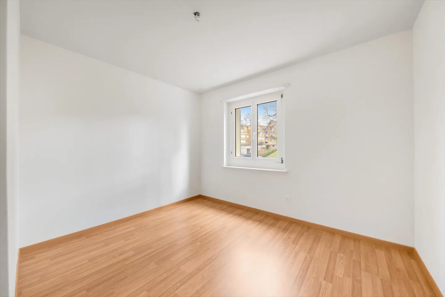 Charming - close to the center - Your new home! - Photo 6 of 10