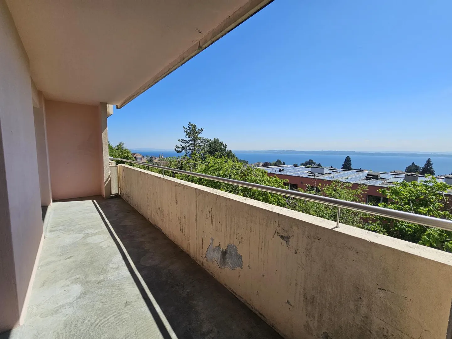 Modernes Studio mit Balkon und atemberaubendem Blick in Neuchâtel - Foto 5 von 7