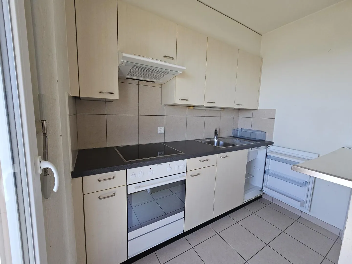 Modernes Studio mit Balkon und atemberaubendem Blick in Neuchâtel - Foto 1 von 7