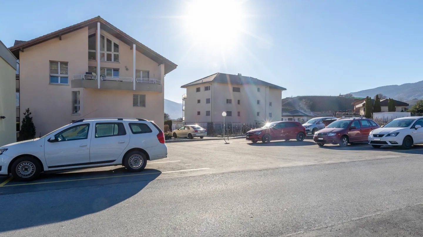 FOR RENT OUTDOOR PARKING SPACES IN SALQUENEN - SIERRE - Photo 1 of 4