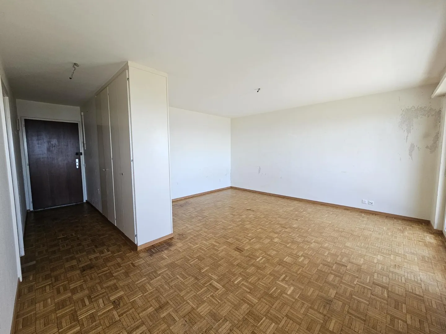 Modernes Studio mit Balkon und atemberaubendem Blick in Neuchâtel - Foto 2 von 7