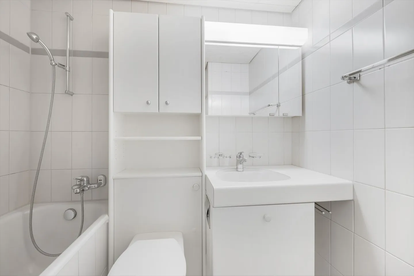 Charming - close to the center - Your new home! - Photo 9 of 10